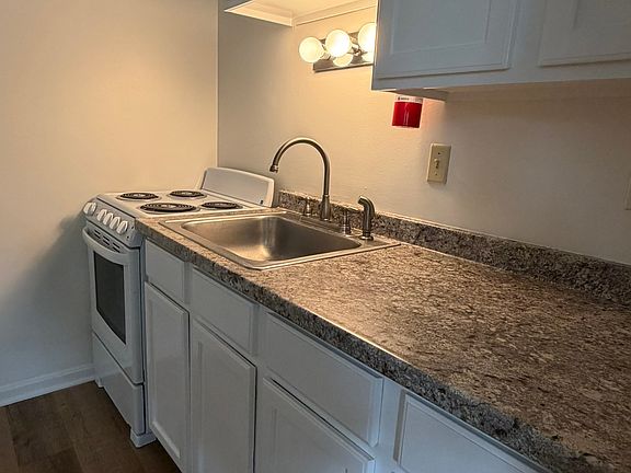 4th image of 914 N Congress St APT 5