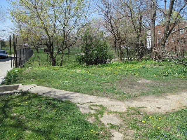 2nd image of 6555 N Seeley Ave