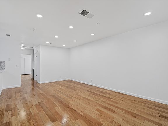 5th image of 935 La Mesa Ter Unit G