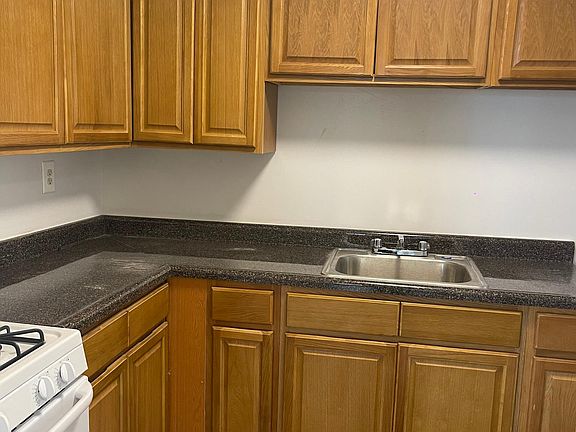 3rd image of 2079 Mohegan Ave #31