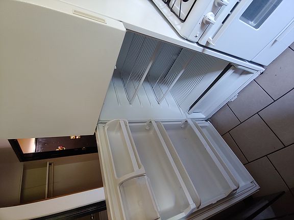 3rd image of 701 Court Of Spruce #5