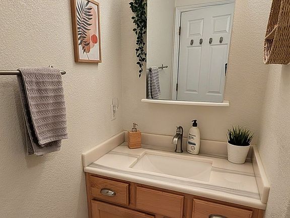 5th image of 828 Kane Dr APT 31
