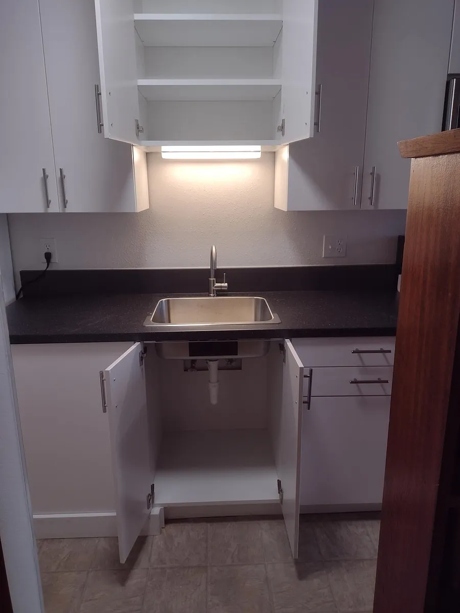 New Ikea kitchen with quiet close cupboards & drawers - 1301 W Emerson St #1