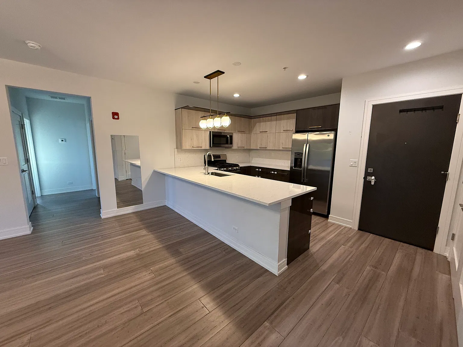 2 bed, 1093 sqft, $2,400 — Photo 2