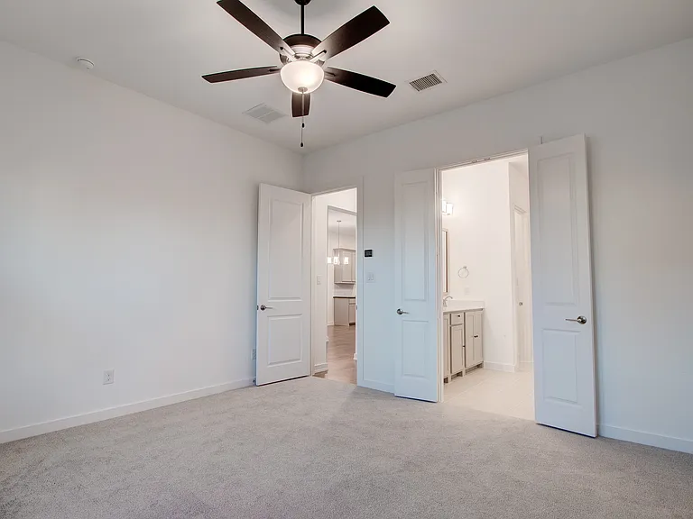 724 Kendall Ln — Photo 6