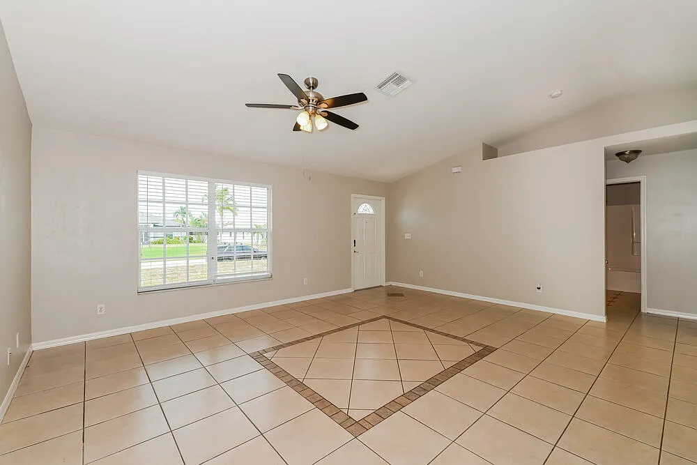 3 bed, 2.0 bath, 1288 sqft, $1,970 — Photo 4