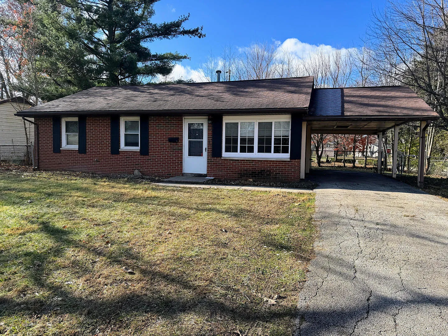 1315 Williamsburg Dr photo 1