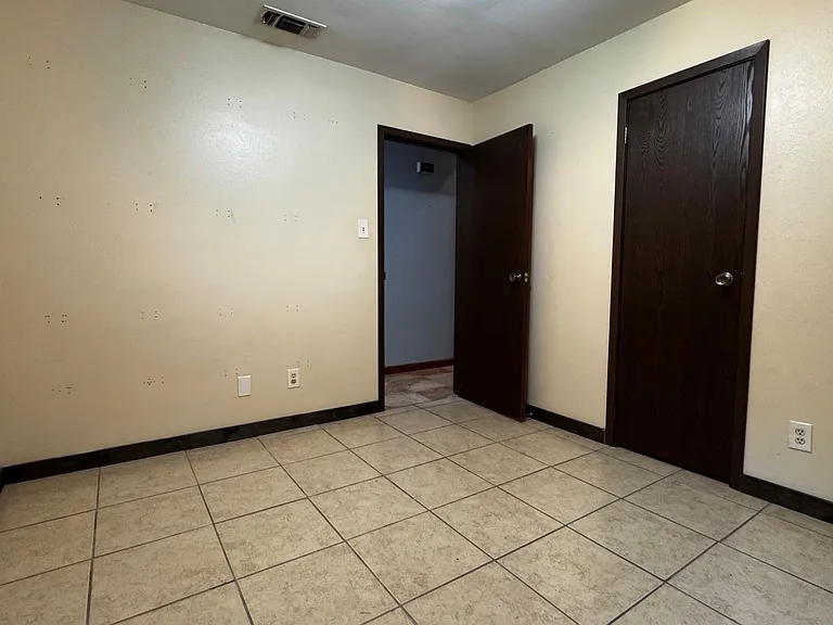 2506 Valley Dr — Photo 11