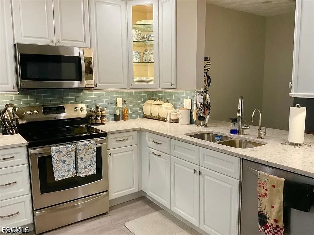 2 bed, 2.0 bath, 1111 sqft, $3,000 — Photo 4