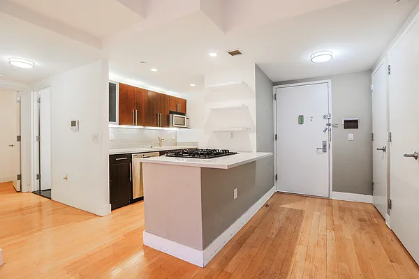 Sold by Winzone Realty Inc | media 5