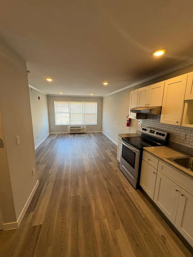 144 Fair St — Photo 3