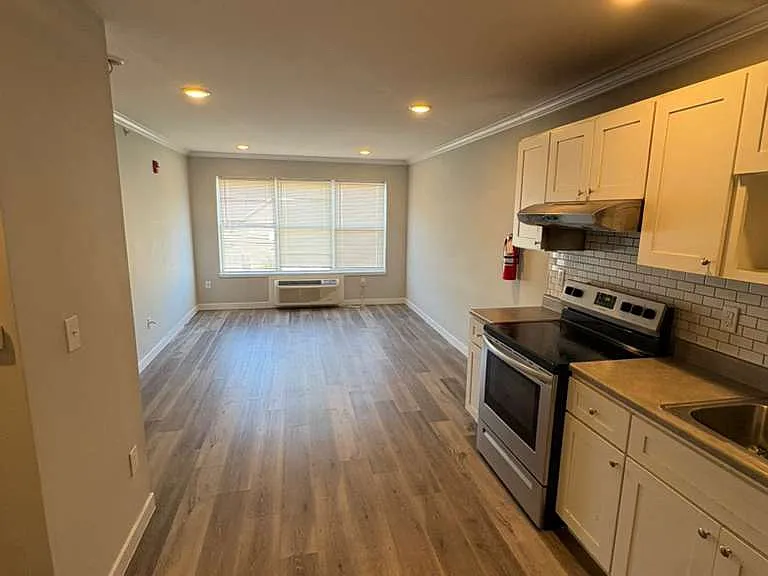 144 Fair St #401 — Photo 3