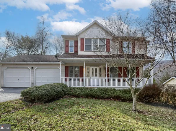 10 Independence Dr, Mount Holly Springs, PA 17065