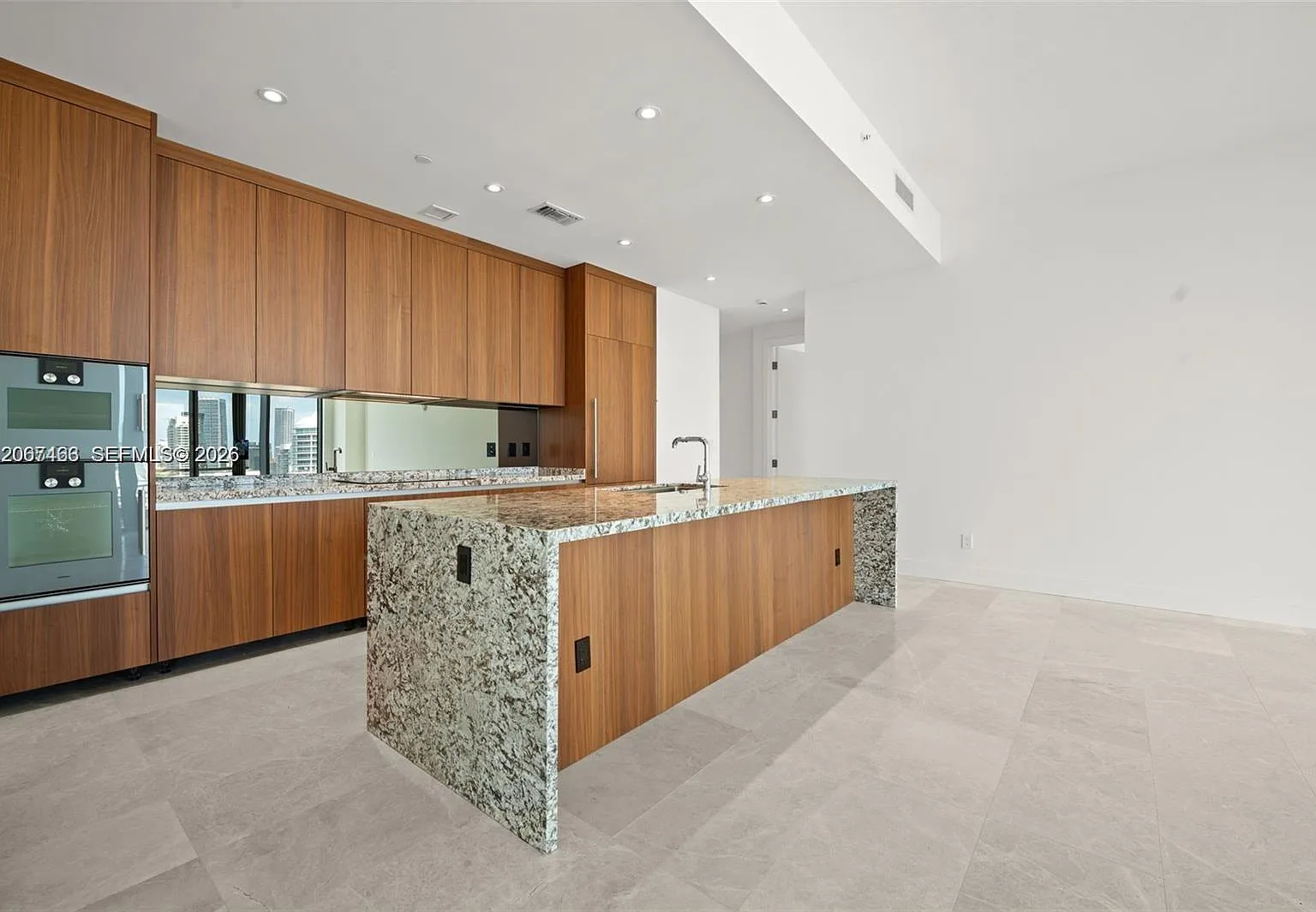 Una Residences — Photo 1