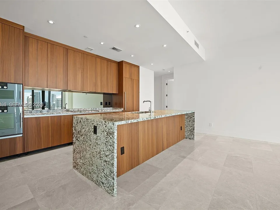 175 SE 25th Rd #2604