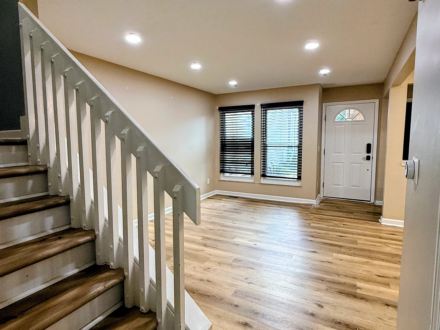 8024 Timberlodge Trl W — Photo 3