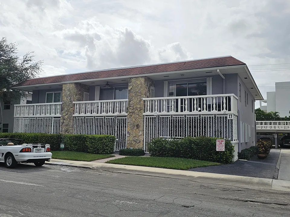17 S Lakeside Dr #4