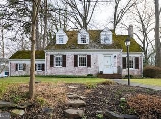 9527 W Stanhope Rd, Kensington, MD 20895