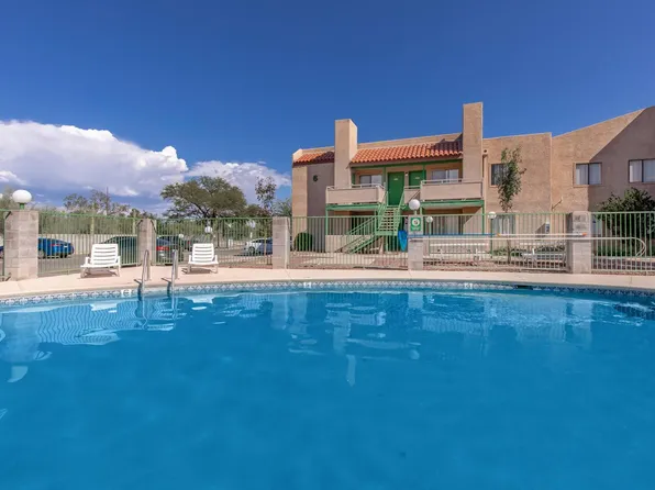 Broadmoor Apartments