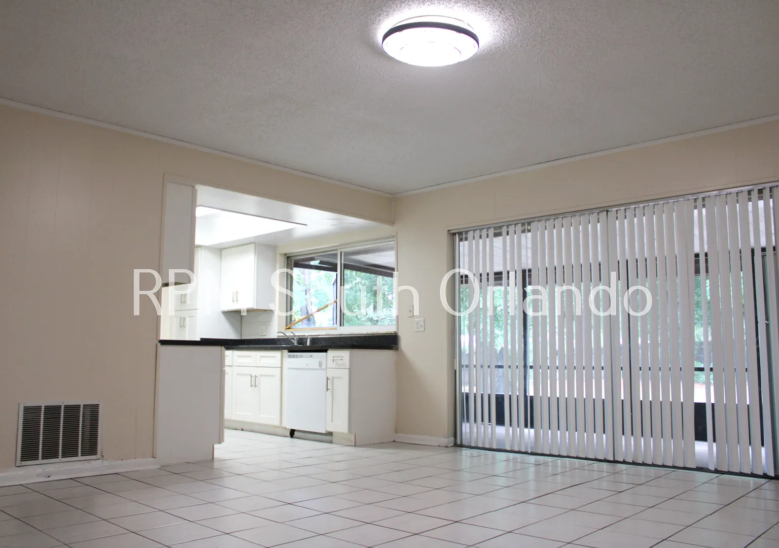 4 Bed / 2 Bath - In Lake Sparling Heights — Photo 3