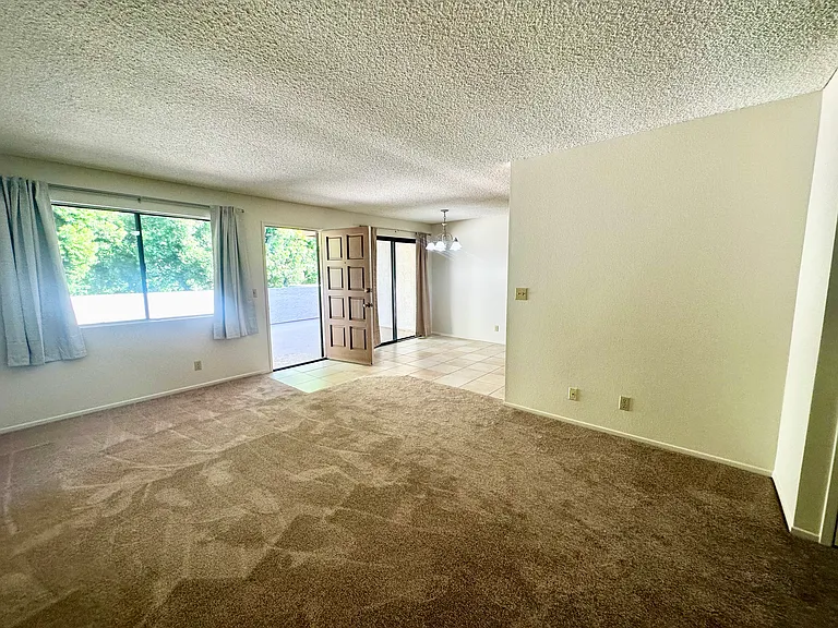 746 Stuart Ln — Photo 12
