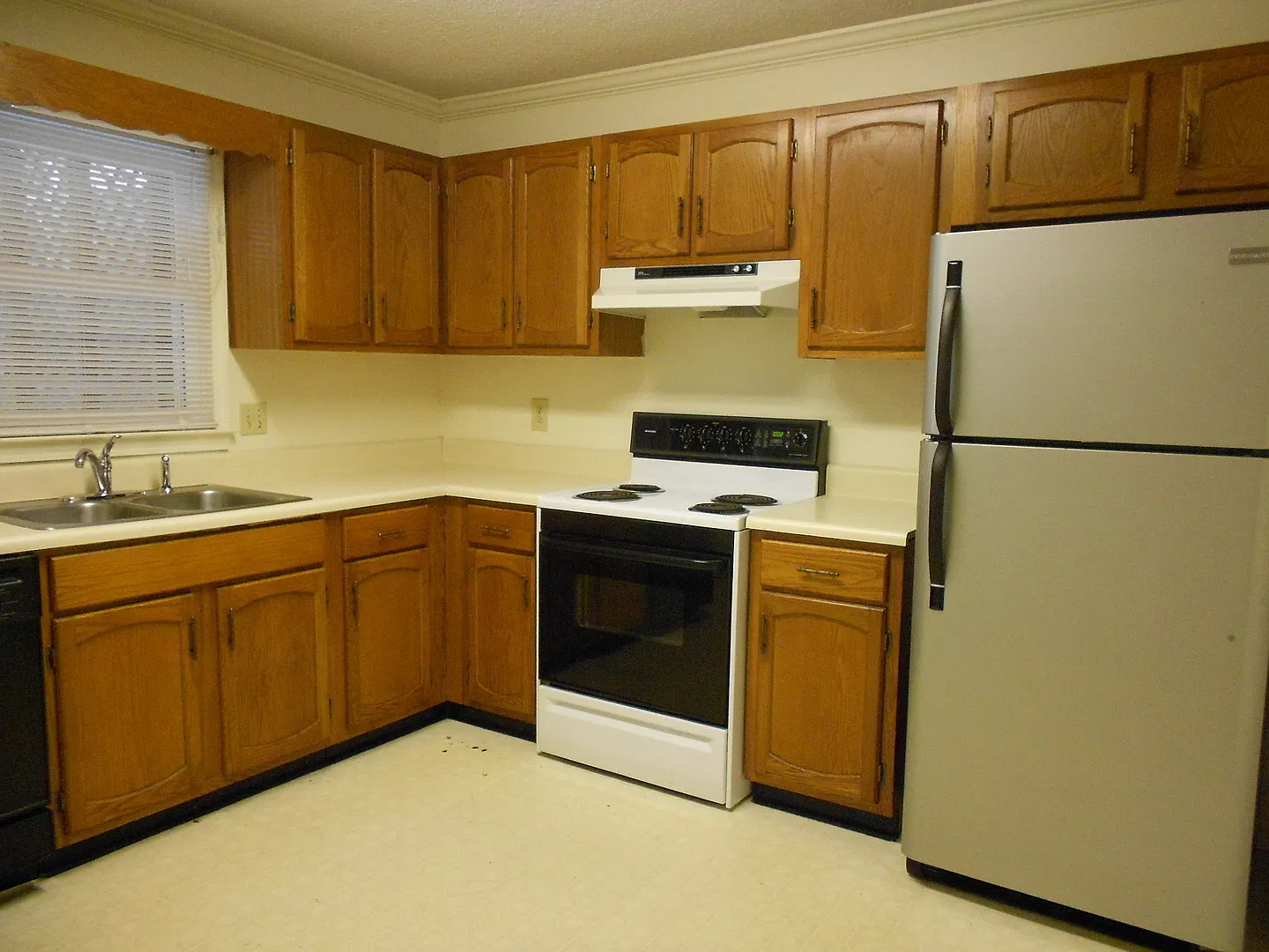 210 E Cloverhurst Ave — Photo 2