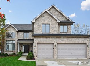 9047 Lancaster Ln, Woodridge, IL 60517