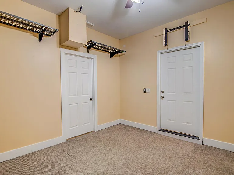 135 Dorothy Dr — Photo 36