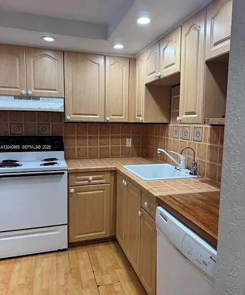 14321 N Kendall Dr #403F — Photo 3