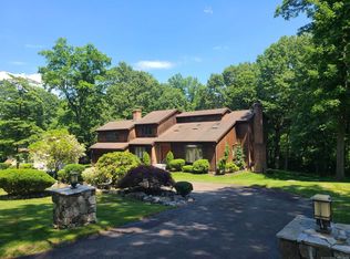 925 Dunbar Hill Rd, Hamden, CT 06514