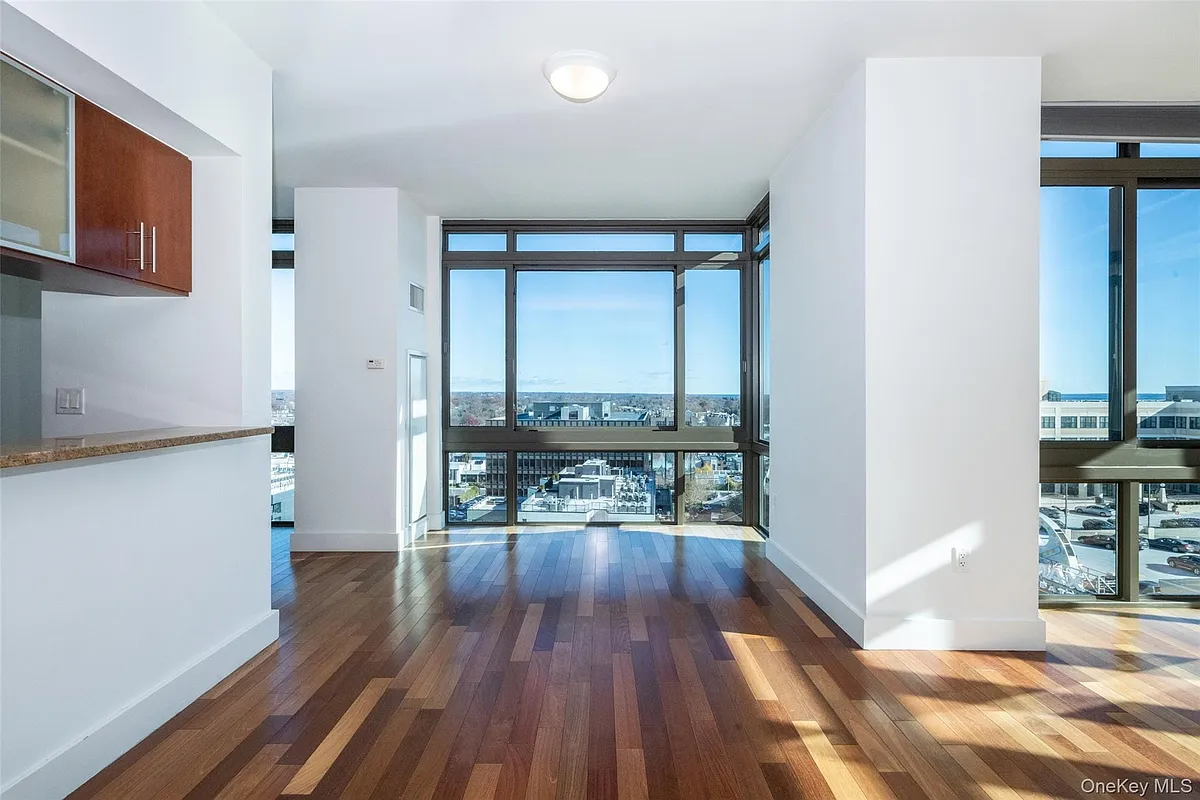 Building Photo - 175 Huguenot St #1402
