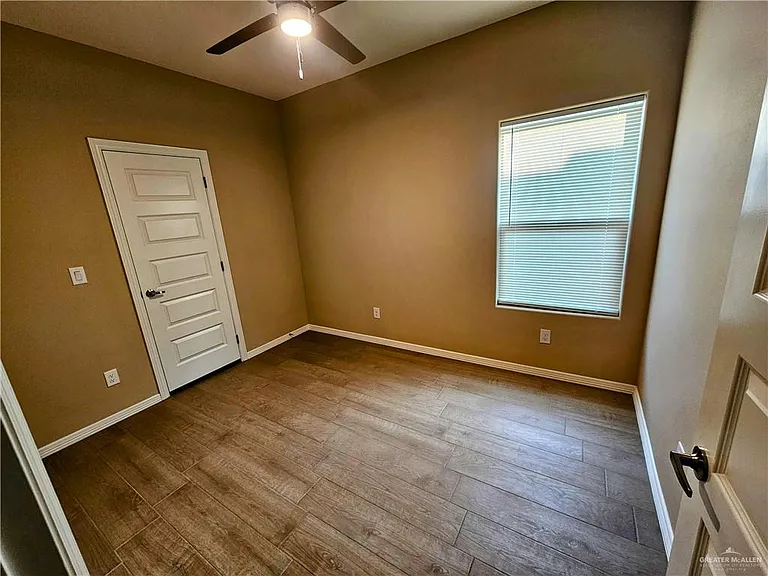 2919 W Driftwood St #1 — Photo 4