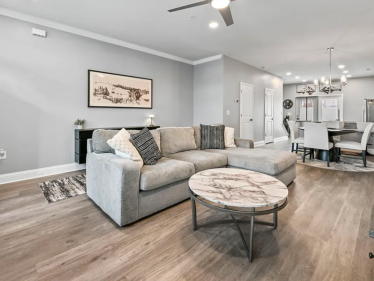 829 Moen Pl — Photo 4