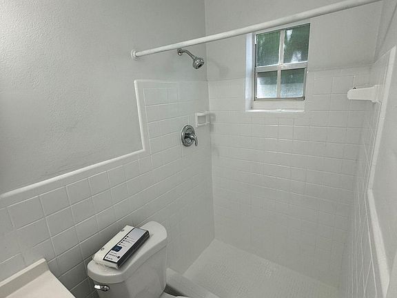 5th image of 4249 Bougainvilla Dr APT 6
