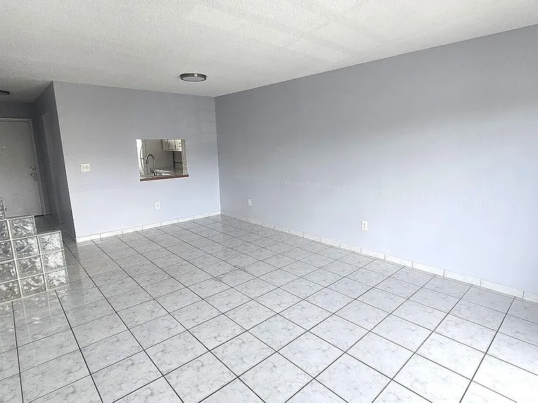 2800 NW 56th Ave #G406 — Photo 5