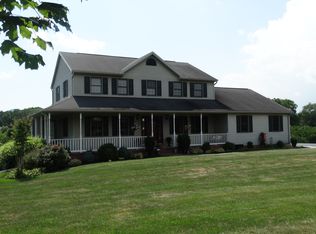 12 Jenny Dr, Boiling Springs, PA 17007