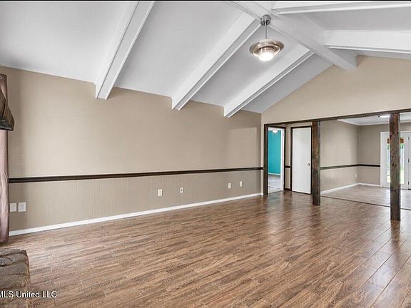 5th image of 147 Oak Park Dr