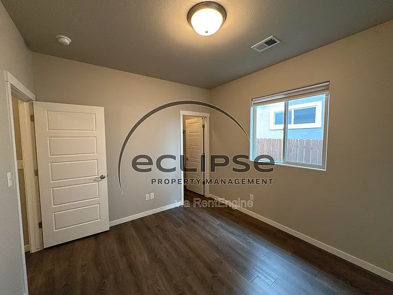 2921 Magnolia Ave — Photo 36