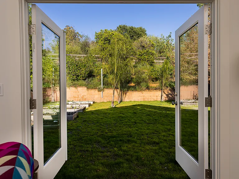 Loma Dr — Photo 29