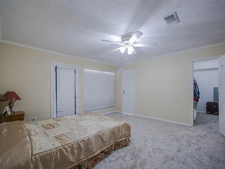 9511 Sharpcrest St — Photo 15