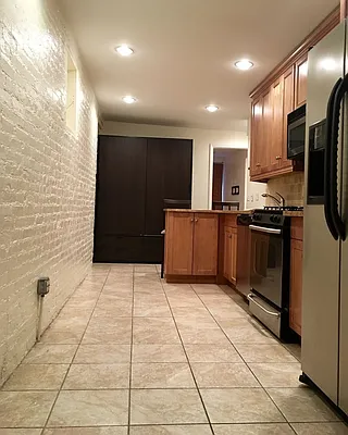 Rented by Urban Real Estate Property Group Inc | media 32