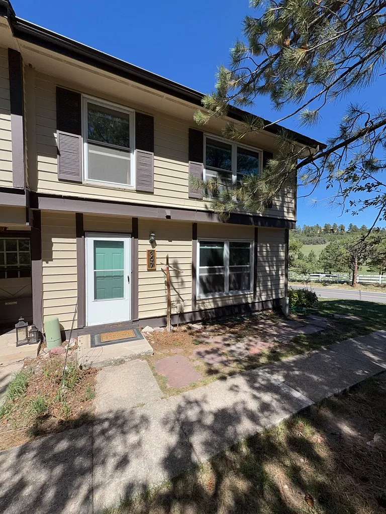 4 bed, 2.5 bath, 1576 sqft, $2,395 — Photo 1