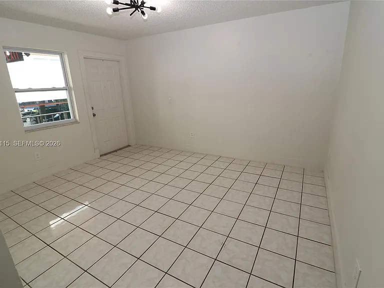 951 SW 7th St #4 — Photo 2