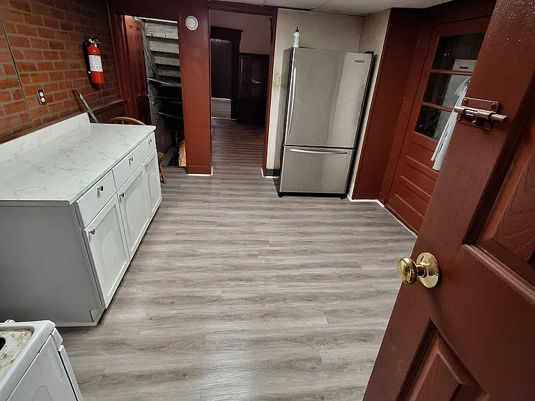 210 Walnut St — Photo 2