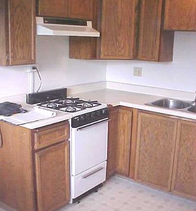 Kitchen W/ Gas Stove