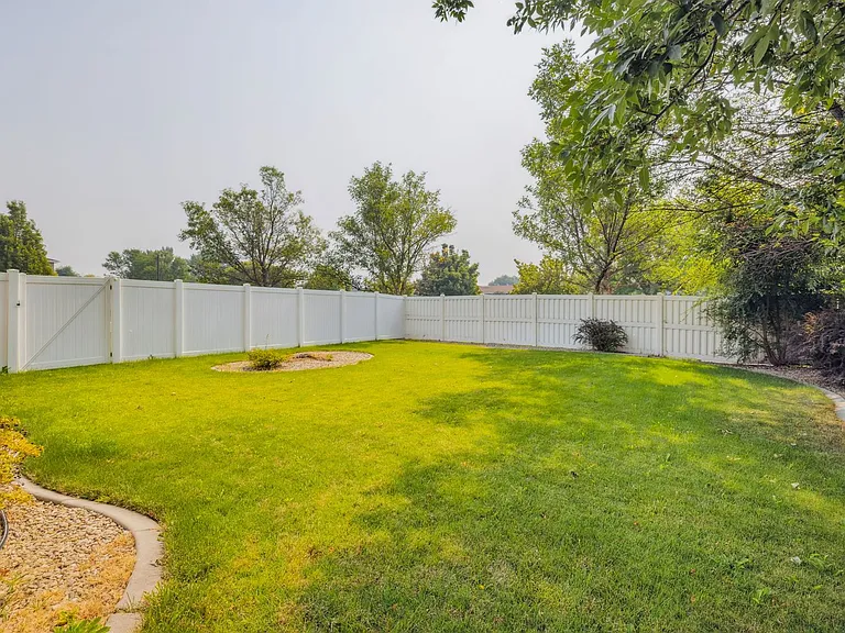 1311 N Gingham Ave — Photo 23