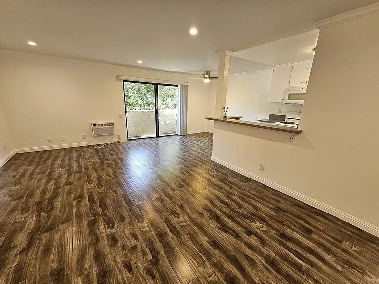 7523 Hollywood Blvd — Photo 6
