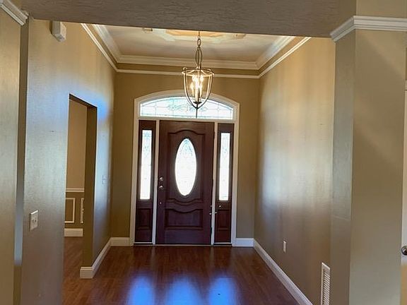 2nd image of 818 NW Savannah Cir