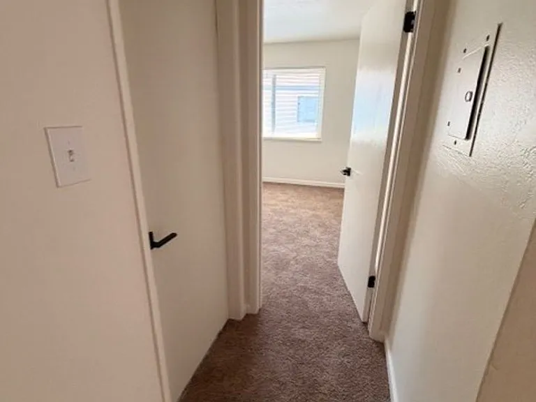 Dixon Townhouse — Photo 35