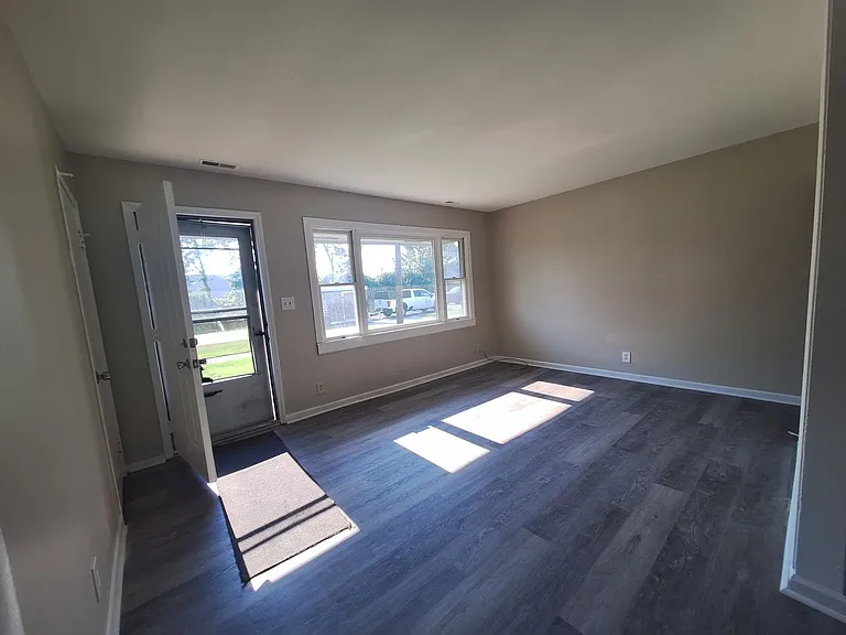 26530 Hayes Rd — Photo 5